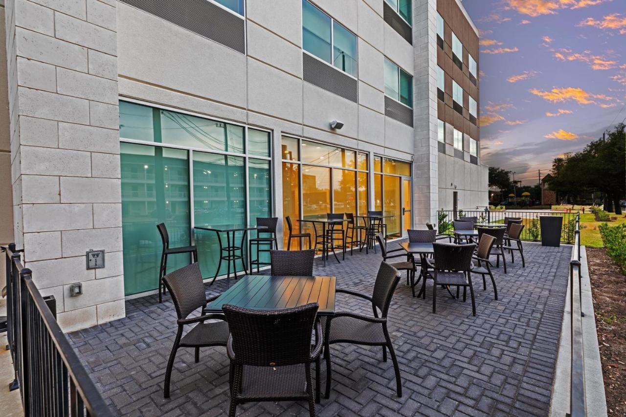 Holiday Inn Express & Suites - Stafford Nw - Sugar Land By Ihg Exterior foto