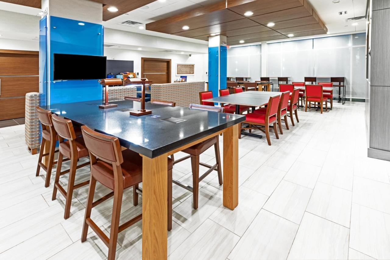 Holiday Inn Express & Suites - Stafford Nw - Sugar Land By Ihg Exterior foto