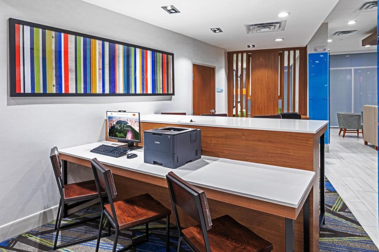 Holiday Inn Express & Suites - Stafford Nw - Sugar Land By Ihg Exterior foto